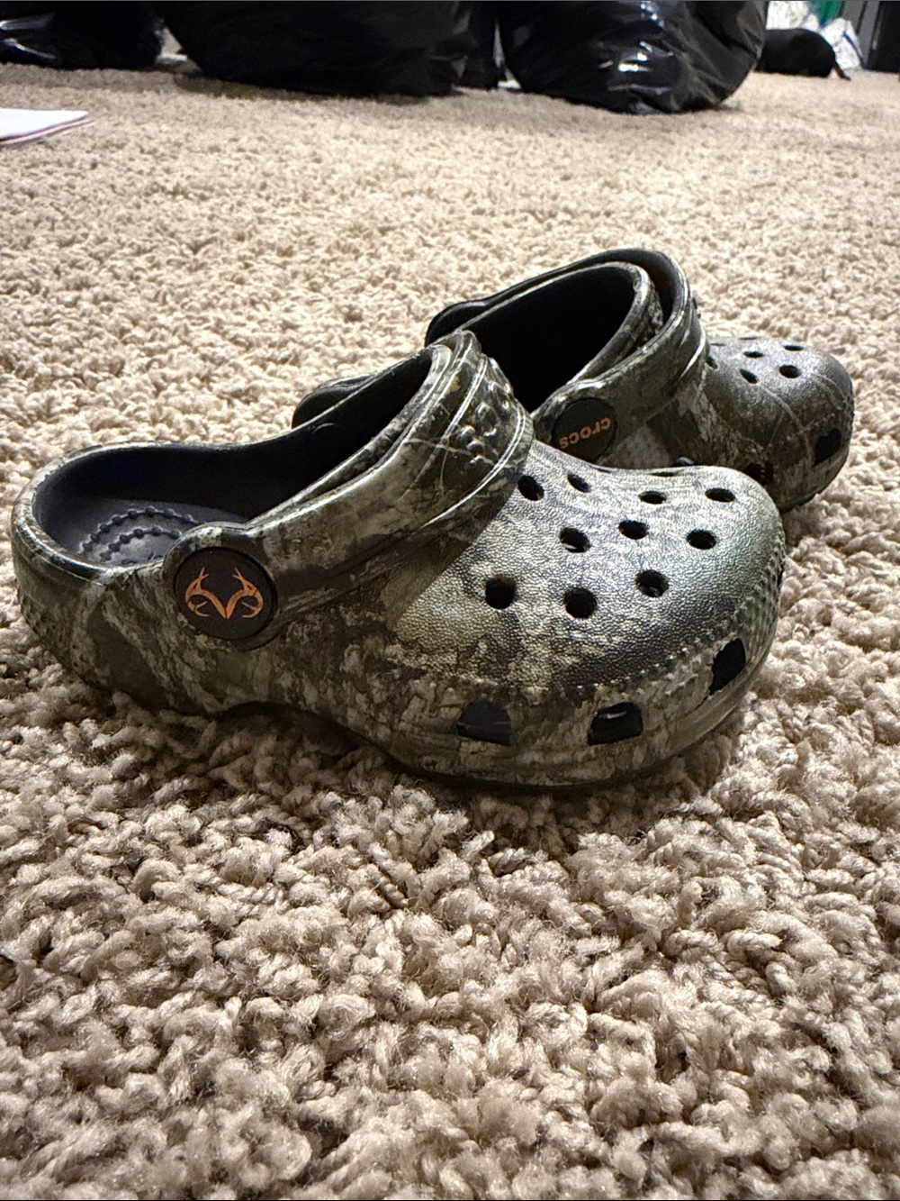 CROCS Kids' Green Camo Classic Clog - Picture 2 of 3